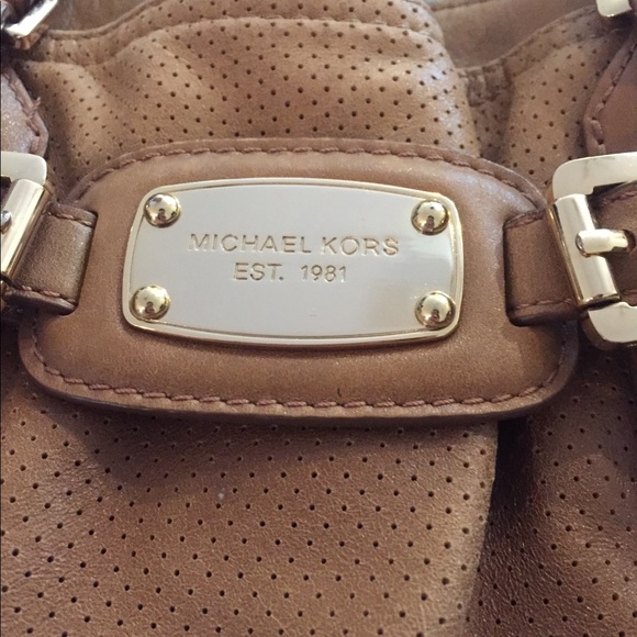 Michael Kors Gansevoort Leather Tote/Crossbody - Picture 3 of 10